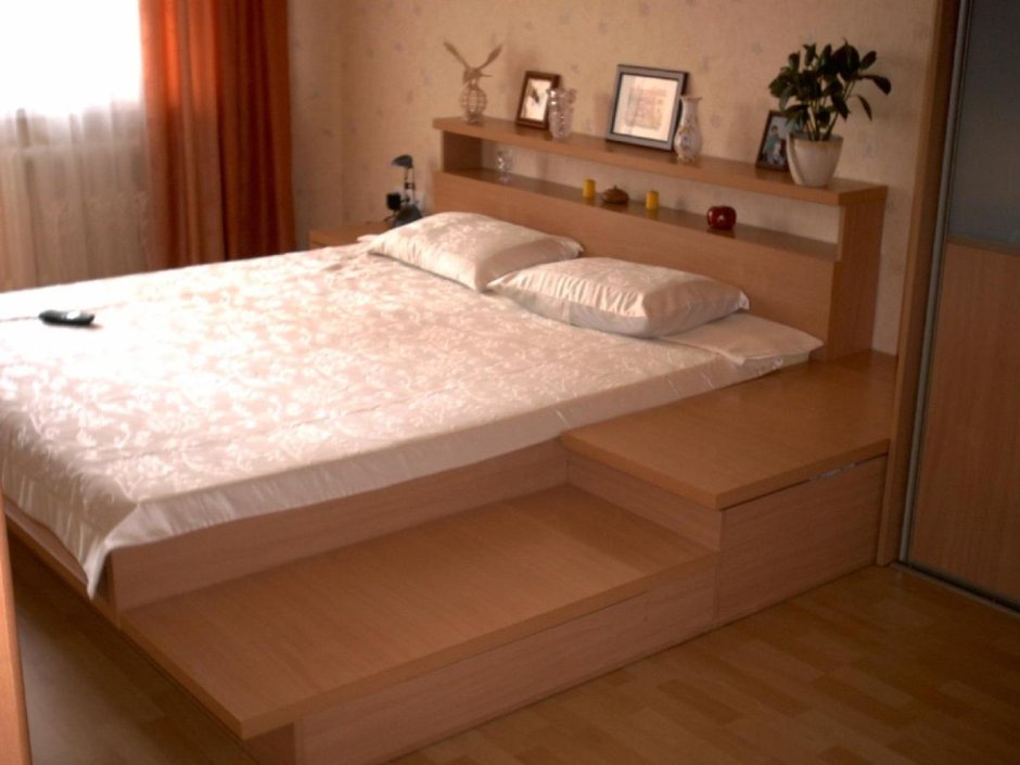 Кровать подиум с тумбочками