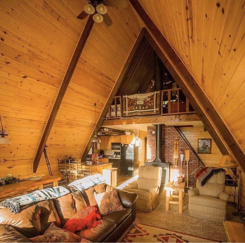 Треугольный домик внутри