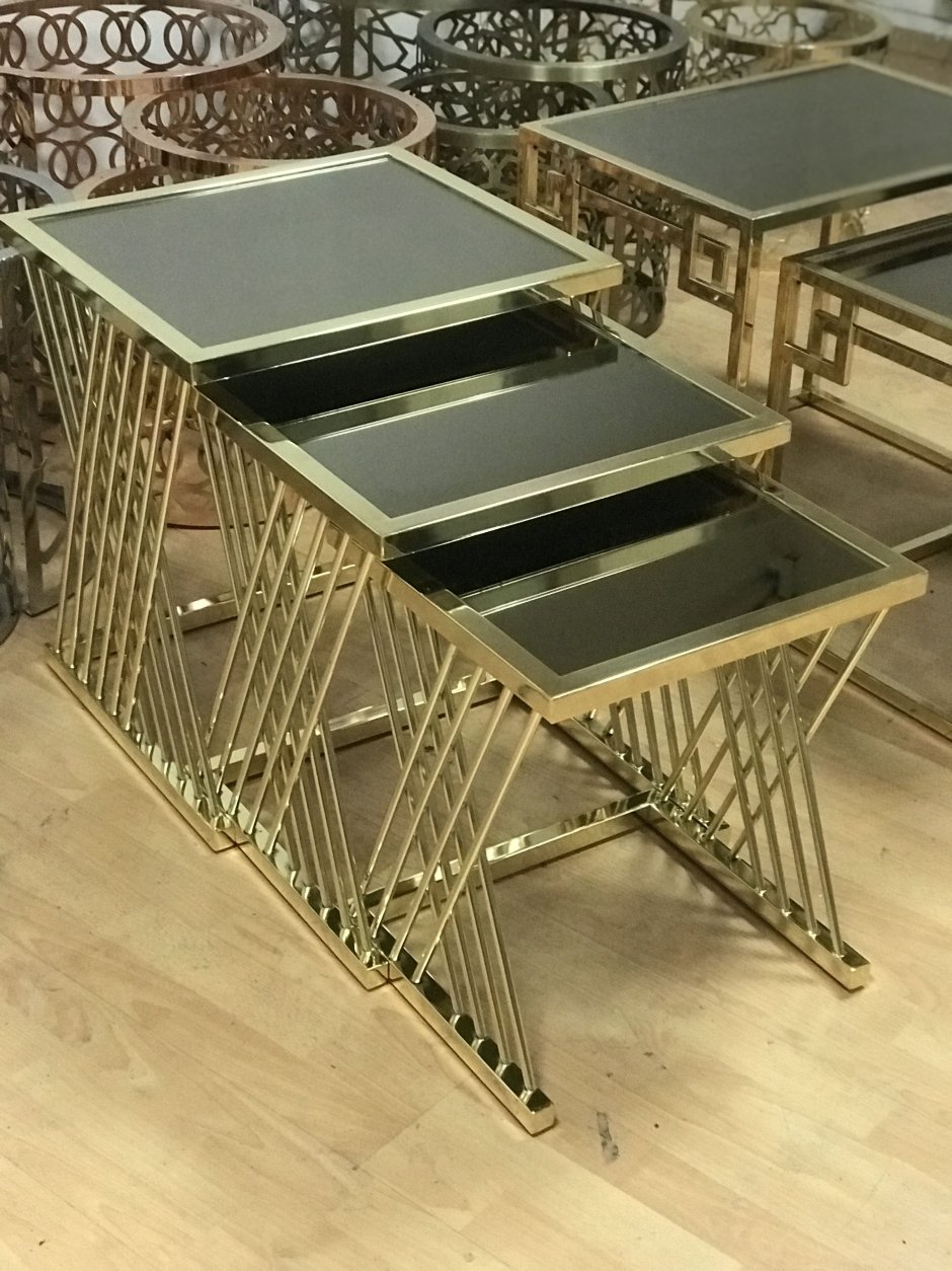 Дизайнерские столы из металла