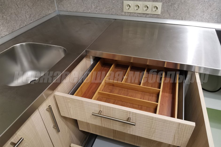 Стык столешницы из нержавейки