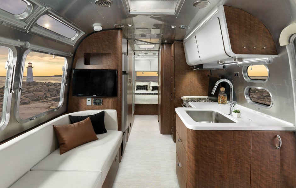 Американский кемпер Airstream