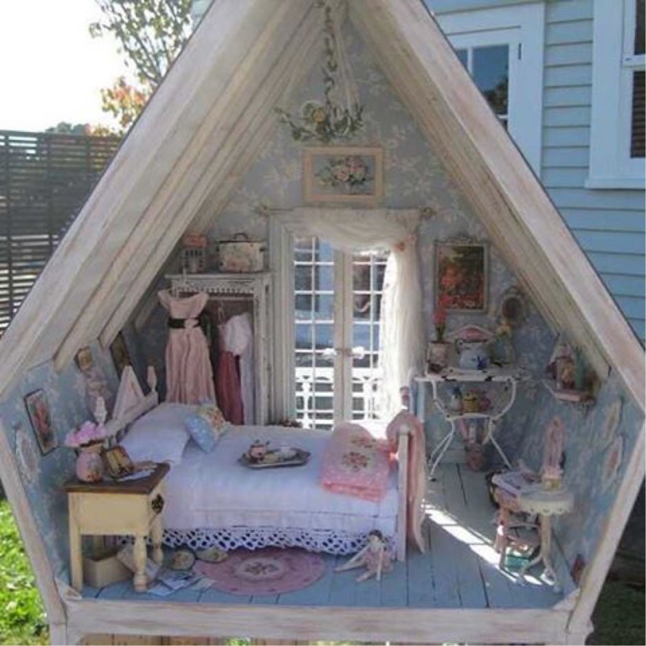 Маленький кукольный домик