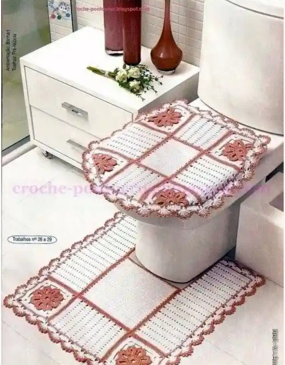 Красивые вязаные коврики в ванну