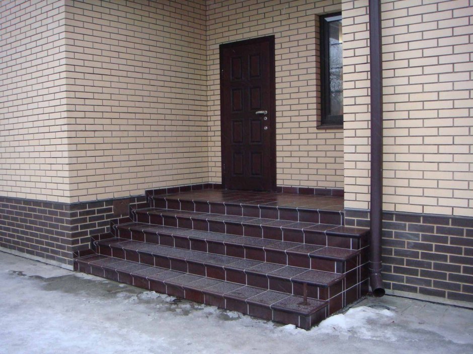 Отделка крыльца