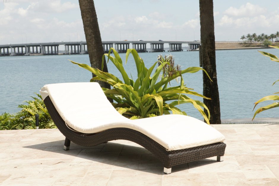 Шезлонг Djinn Chaise Lounge