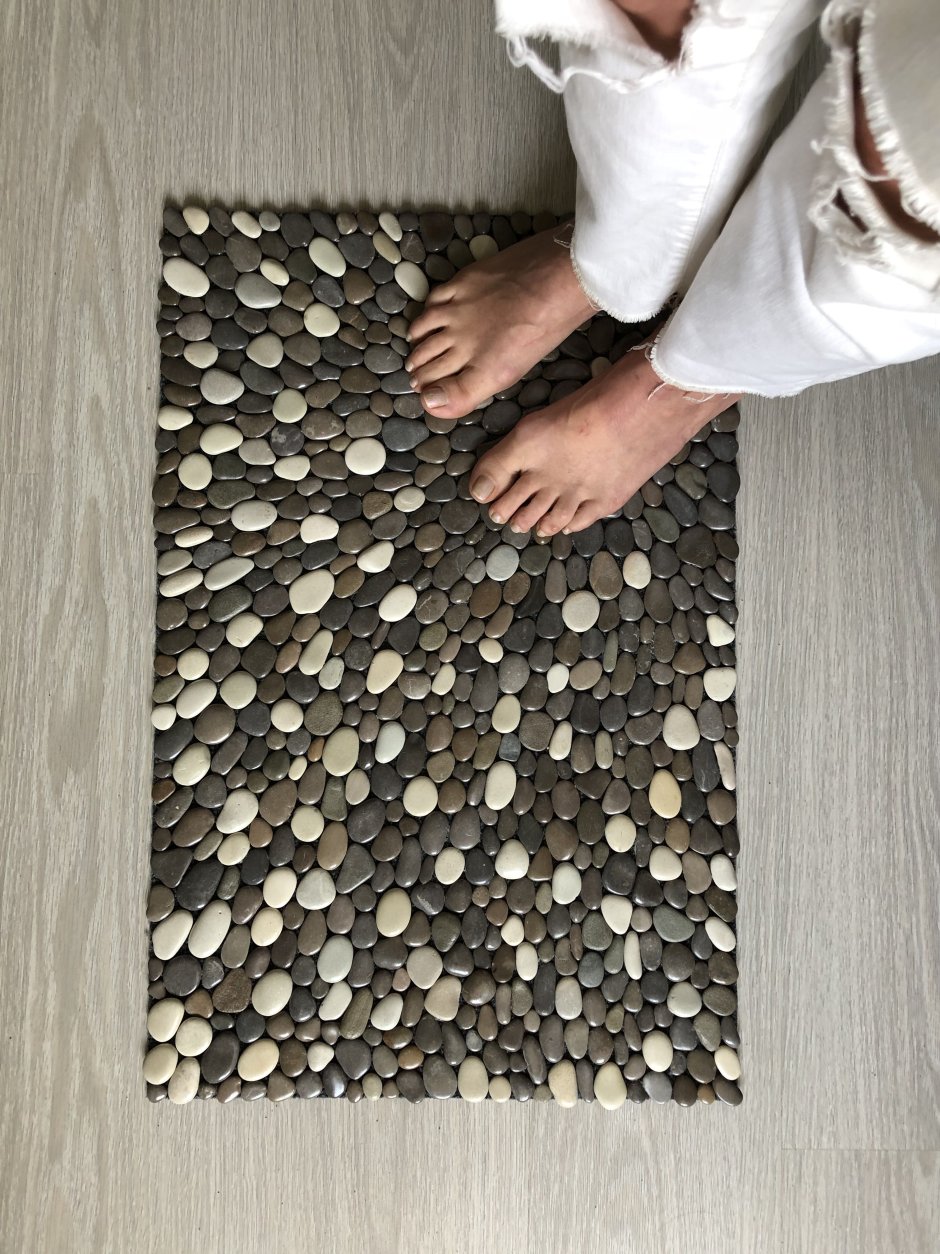 Коврик из камней для ванной