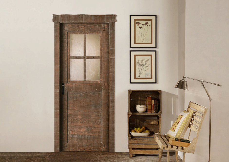 Межкомнатная дверь из массива со стеклом Country legnoform t-15