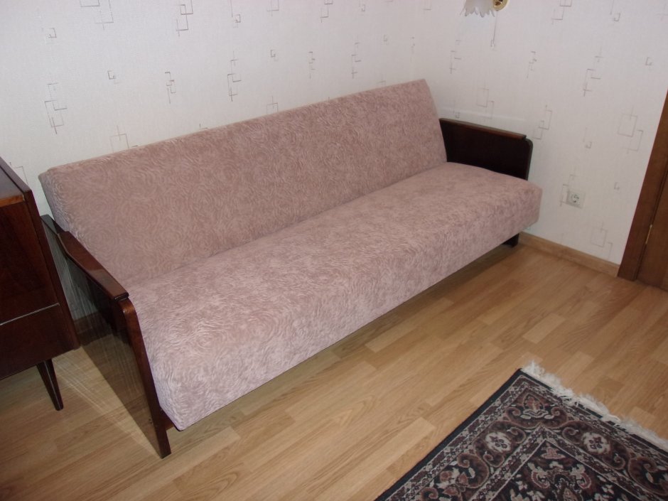 Старый диван