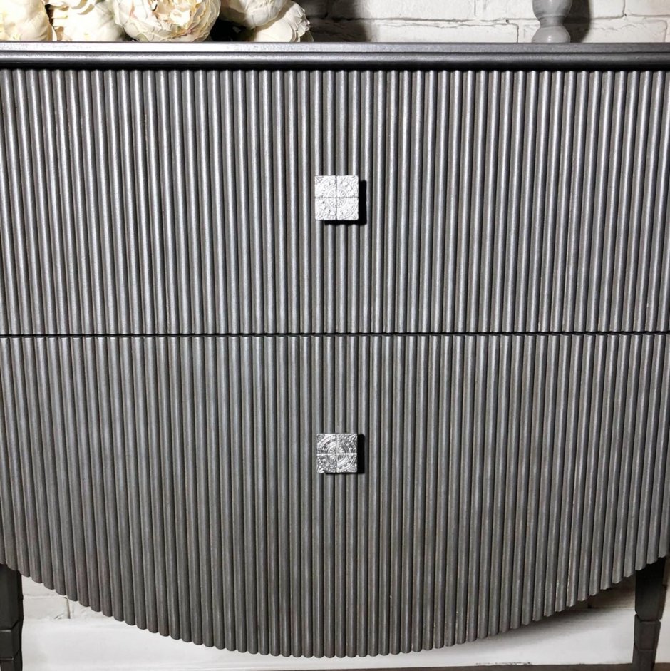 Комод с рифлеными фасадами