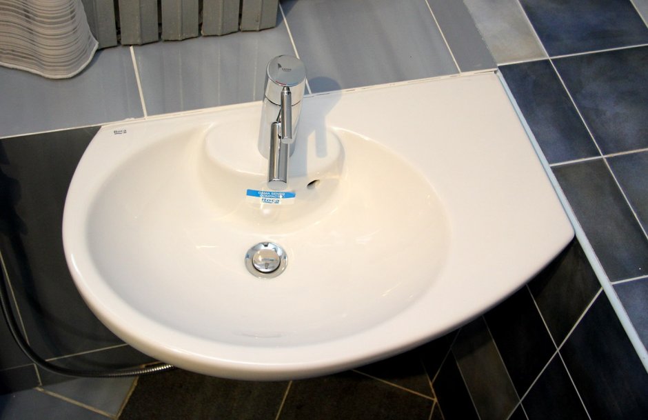 Раковина Roca dama Senso compacto 327519000 r угловая