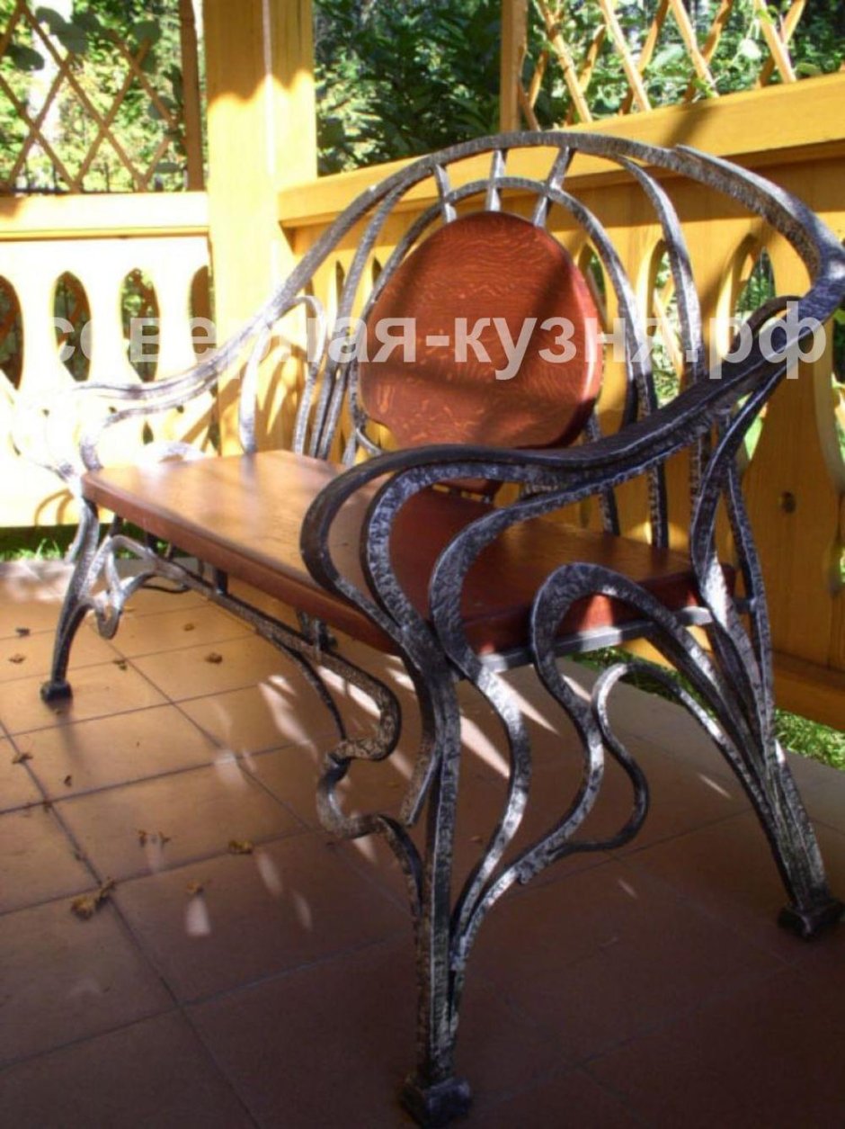 Гауди кованые скамейки