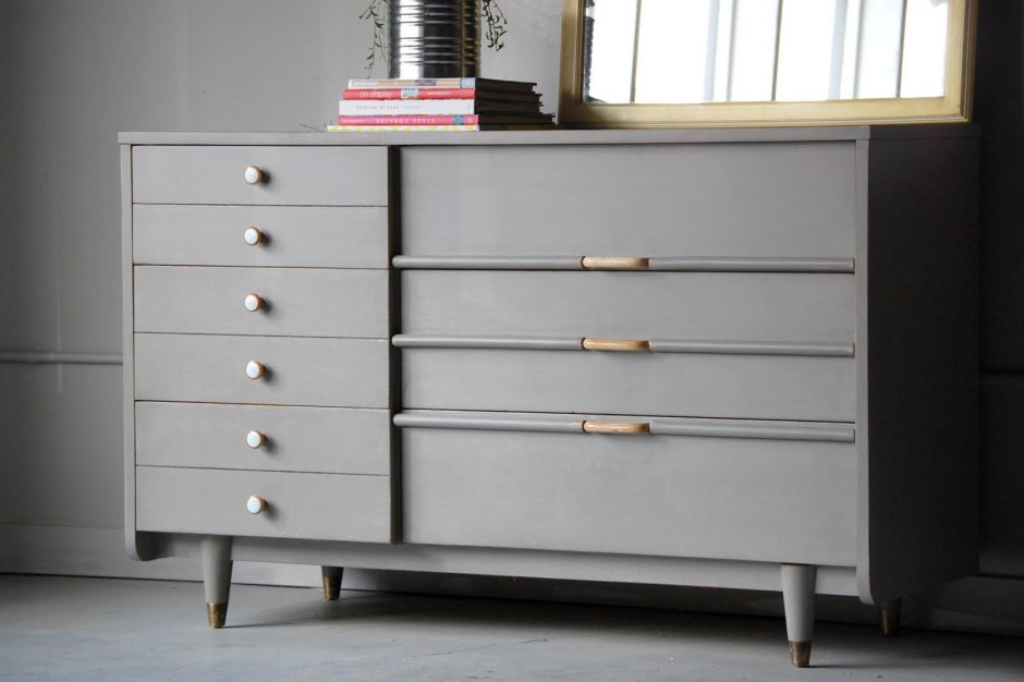 Декоративные серые комоды