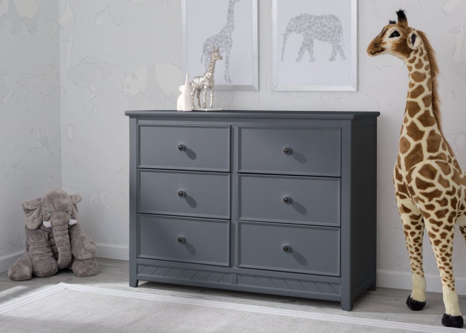 Серый комод в интерьере спальни