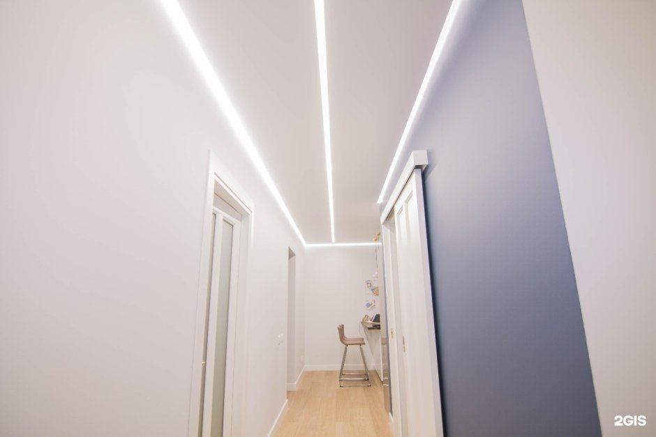 Потолок световые линии в коридор