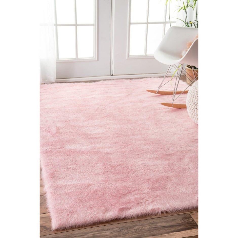 Розовый коврик для спальни