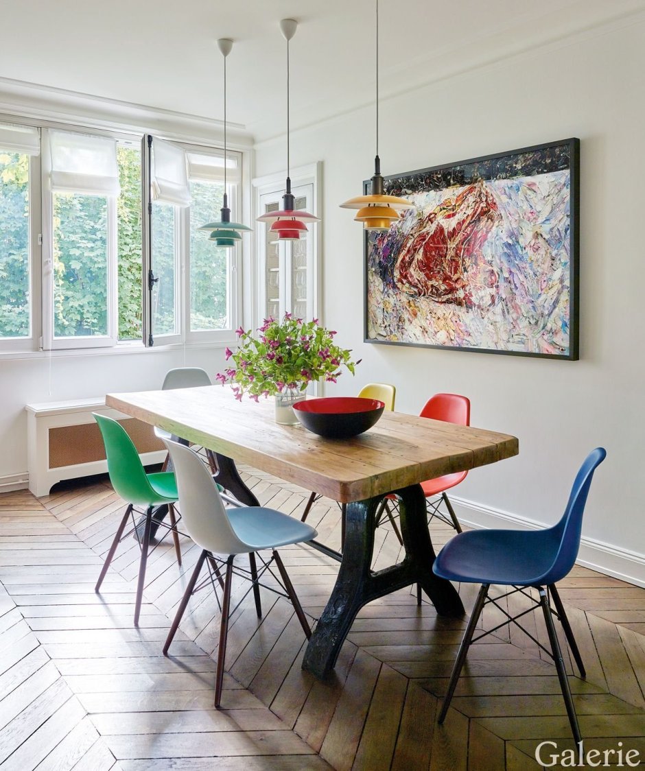 Стулья Eames в интерьере на кухне
