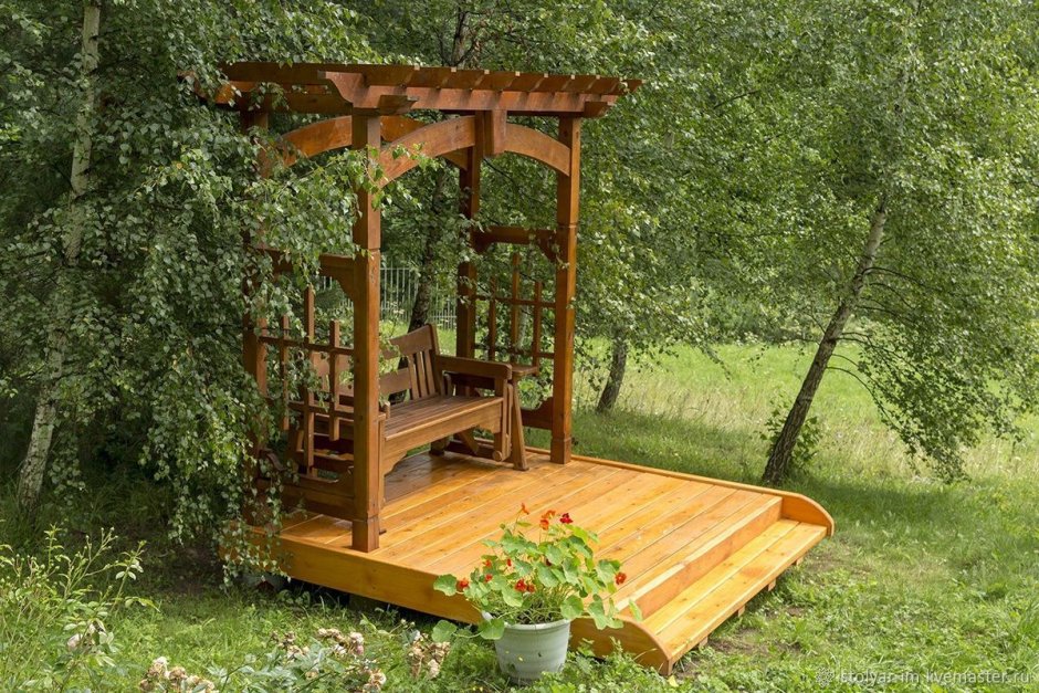 Качающаяся скамейка для дачи