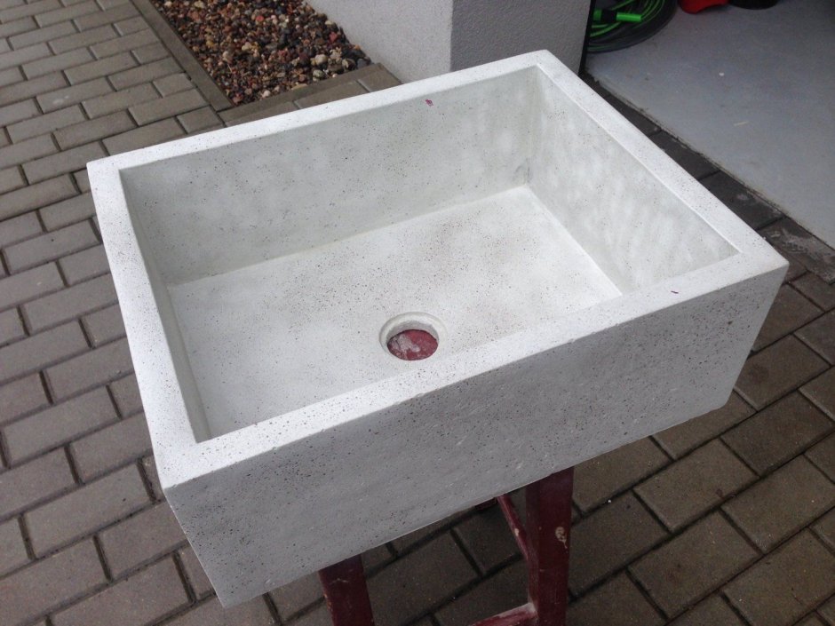 Уличная раковина из бетона