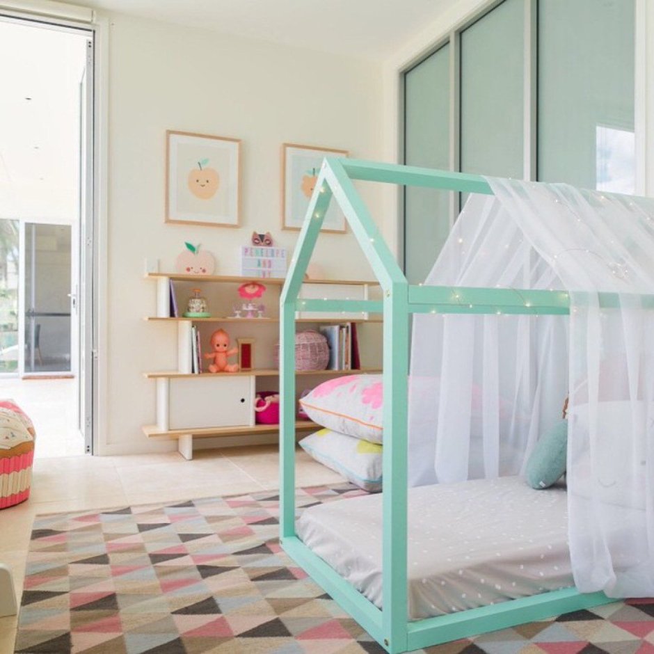 Домик кровать для детей в интерьере