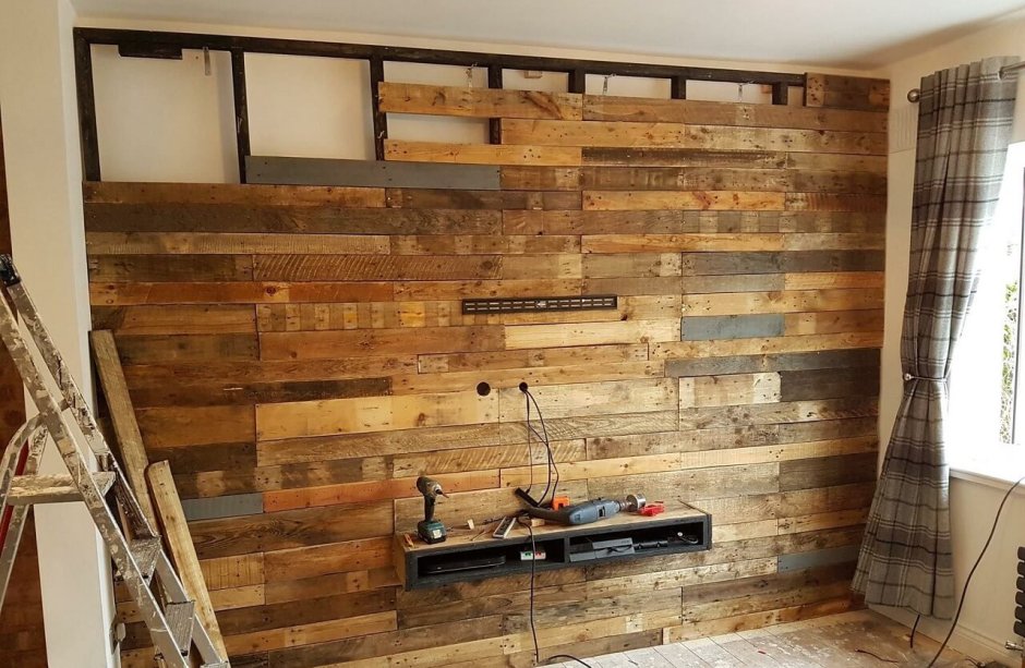 Амбарная доска в интерьере лофт