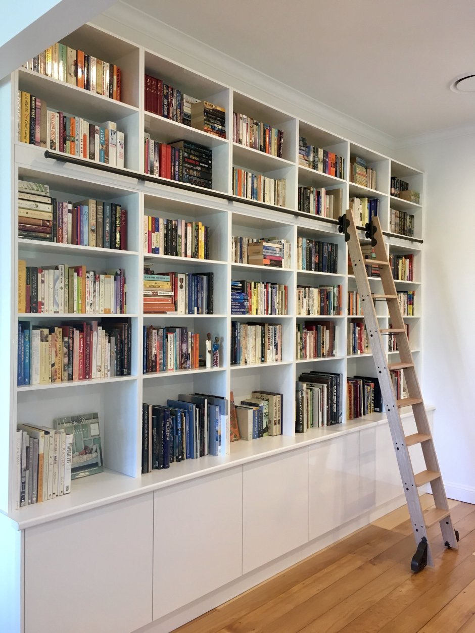 Книжный стеллаж под потолок