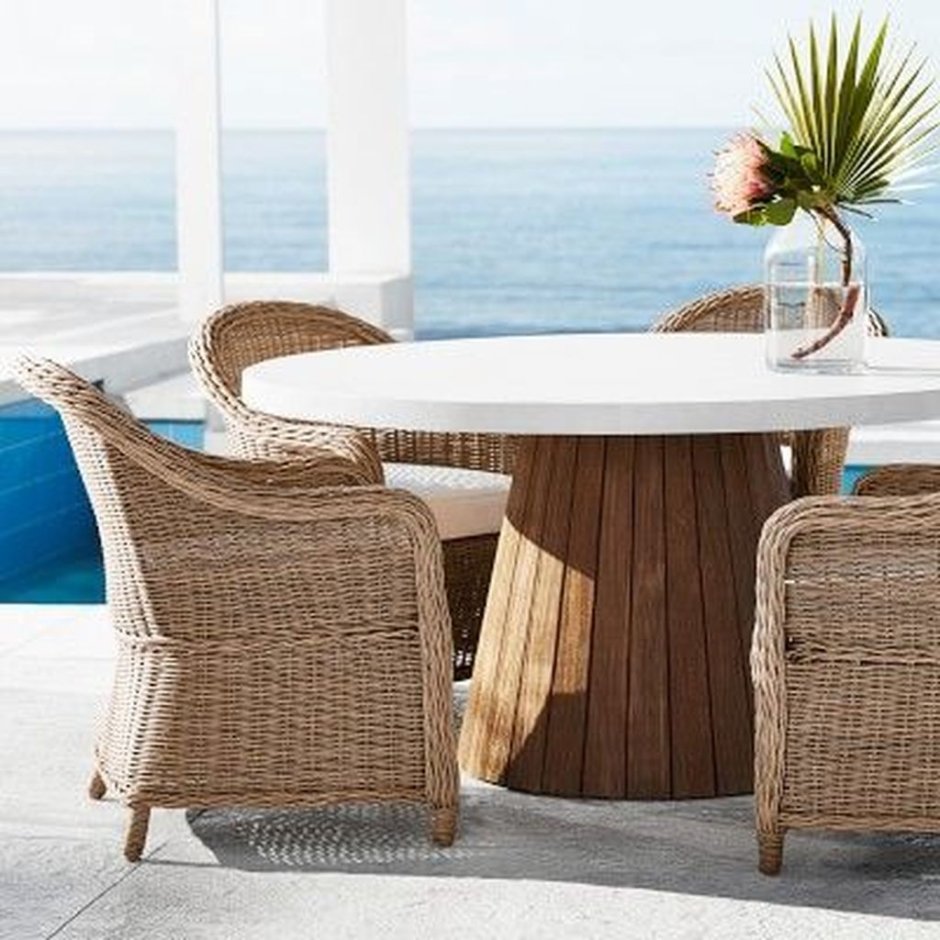 Outdoor Round Table