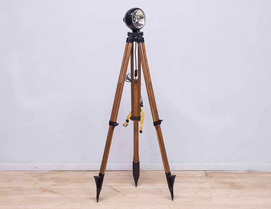 Прожектор на треноге