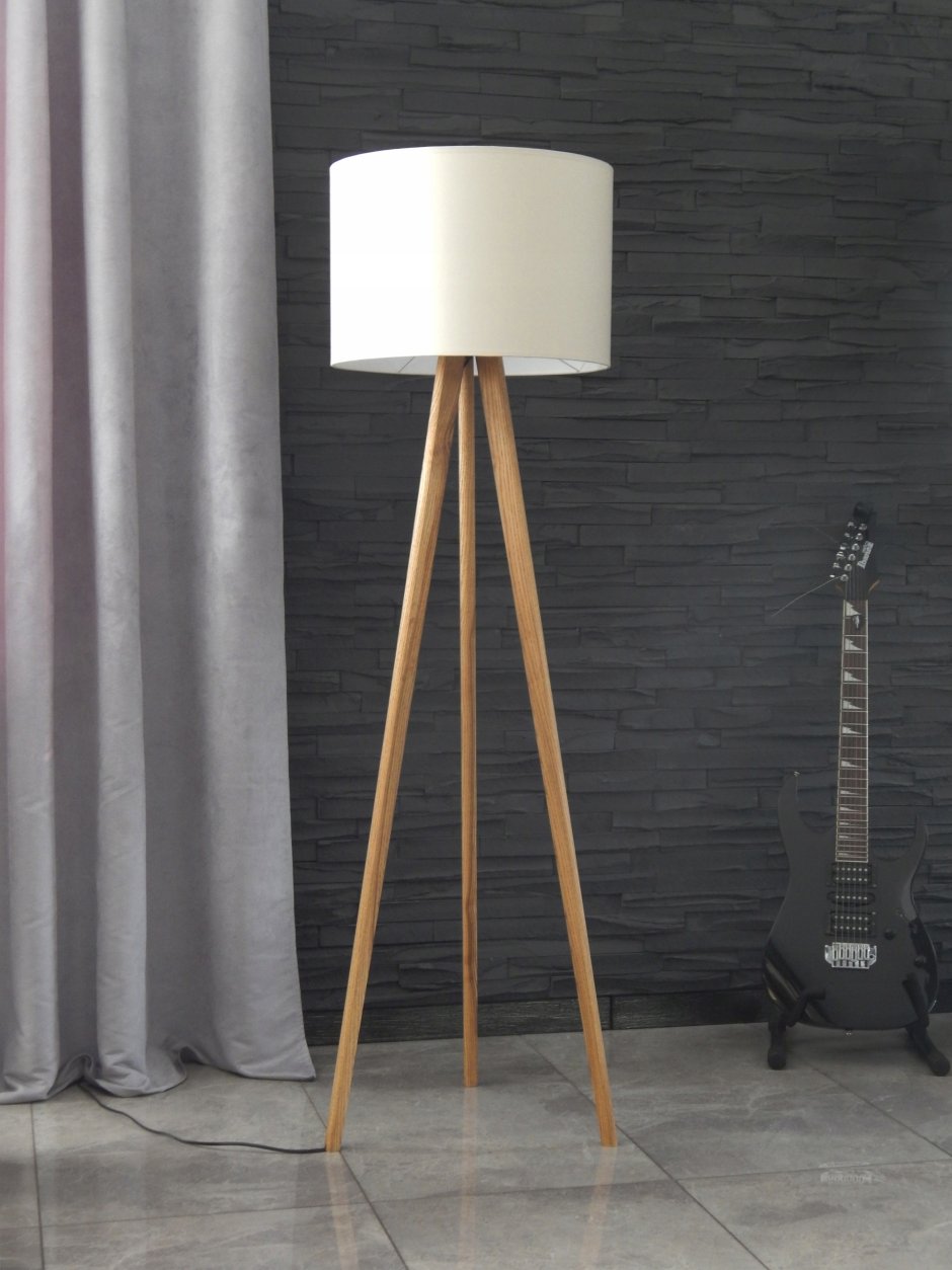 Лампа тренога напольная