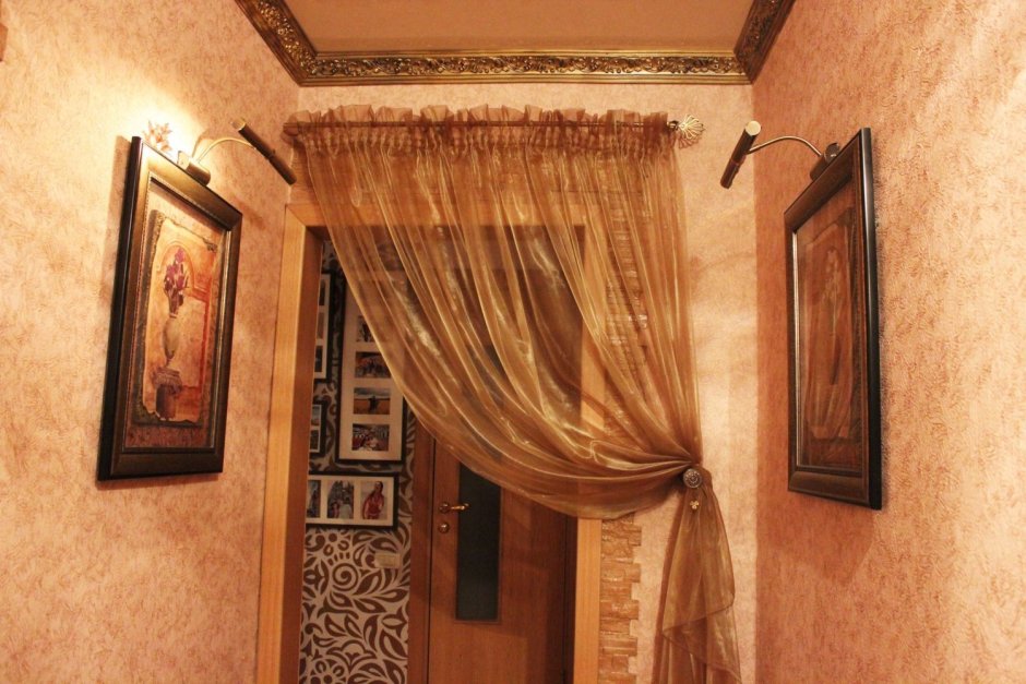 Шторы в прихожую в частном доме