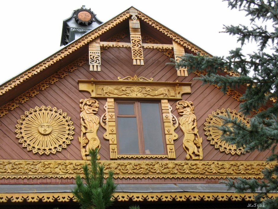Прорезная домовая резьба, фронтоны