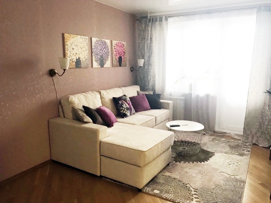 Интерьер зала в съемной квартире