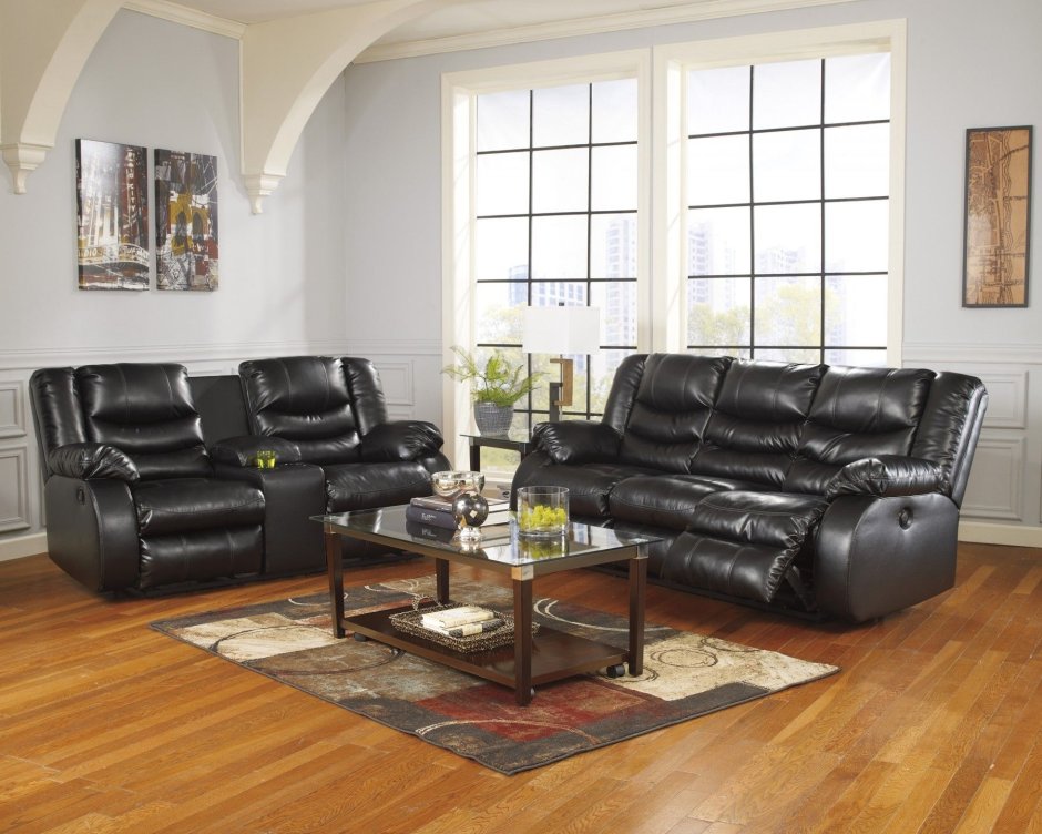Гостиная с кожаным диваном