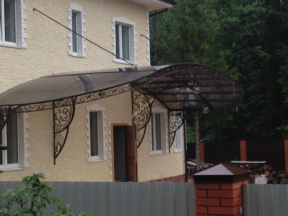 Навес над домом