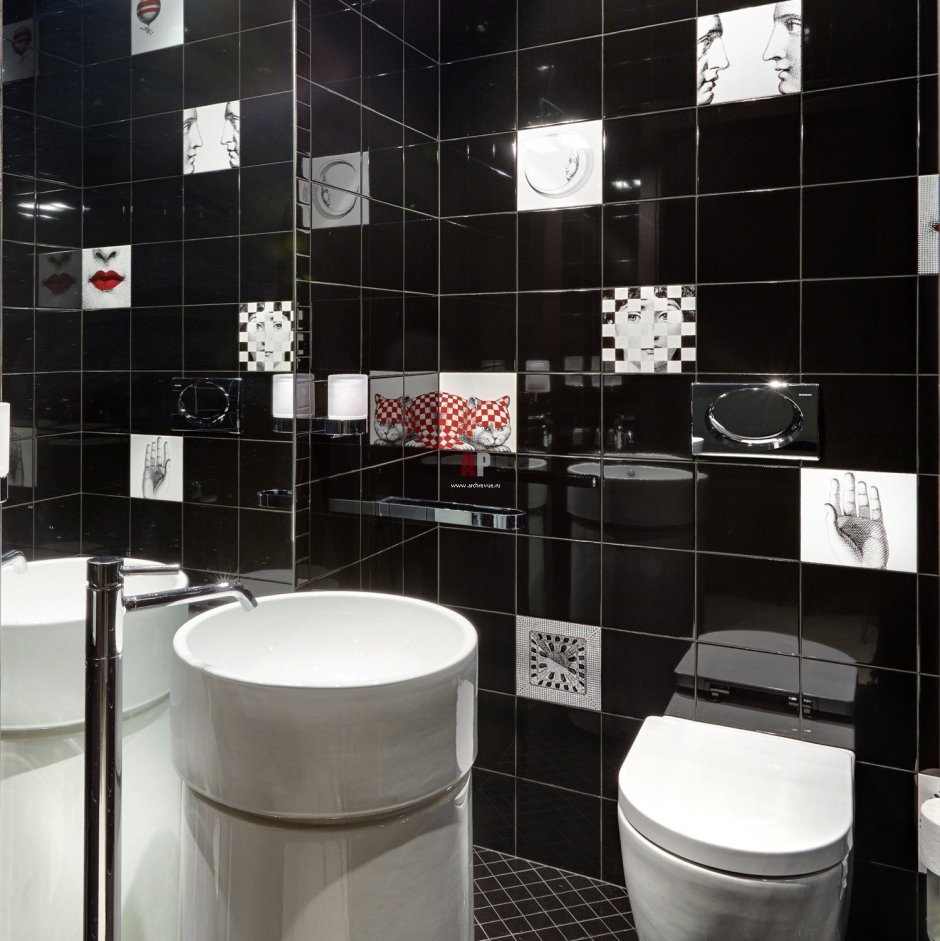Туалет в черной плитке композиции