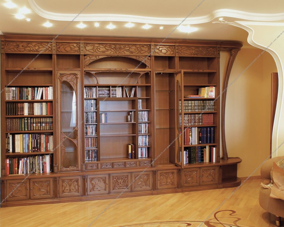 Резной книжный шкаф