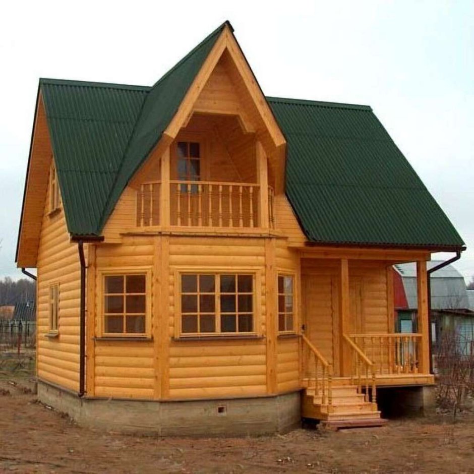 Деревянный дом с эркером