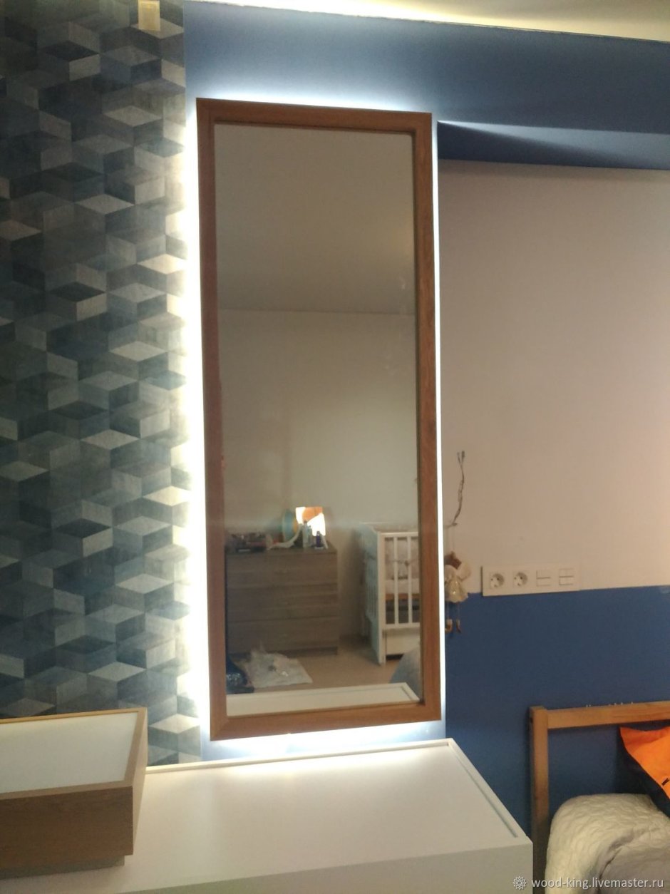 Зеркало с подсветкой в прихожую