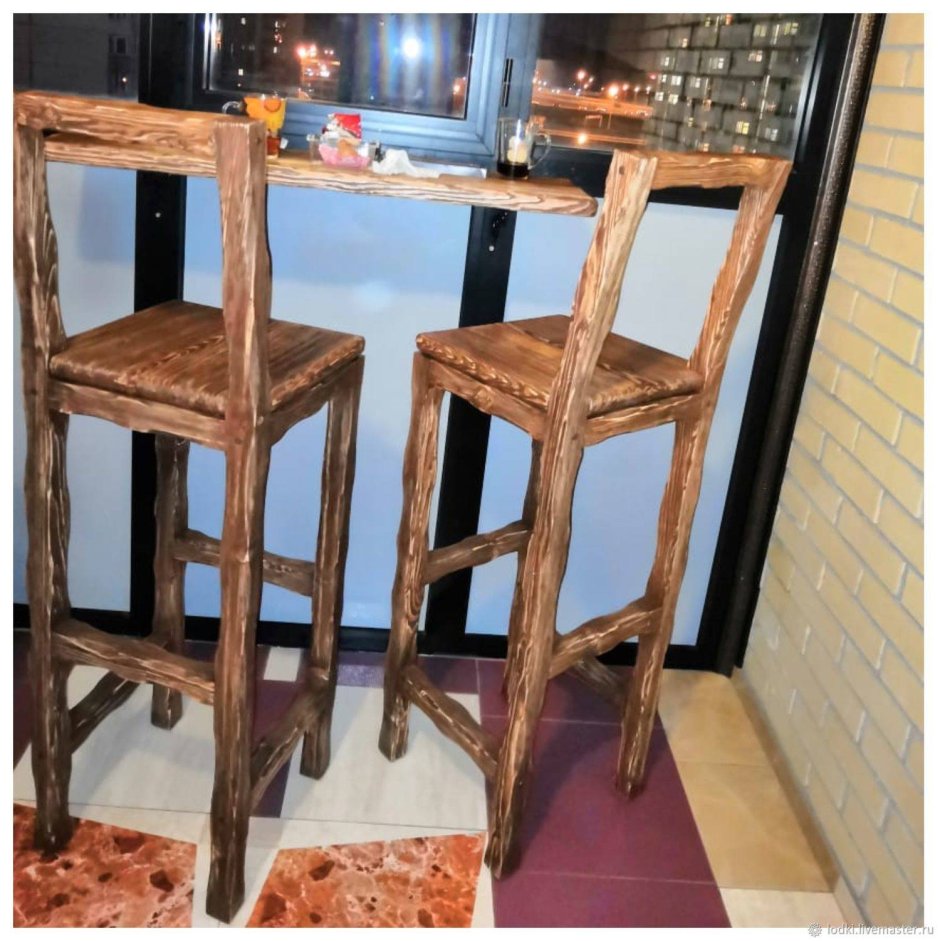 Барный стул из дерева