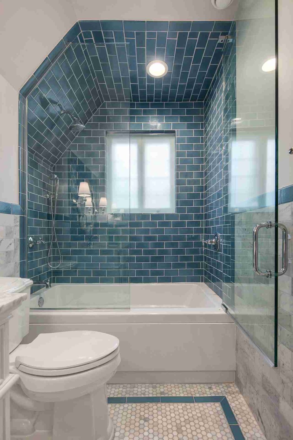 Серо-голубая плитка для ванной