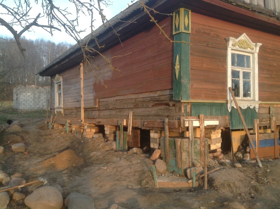 Старый деревянный дом