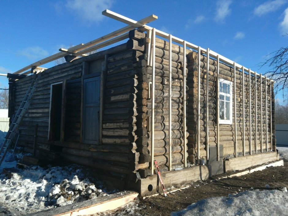 Восстановленный старый деревянный дом