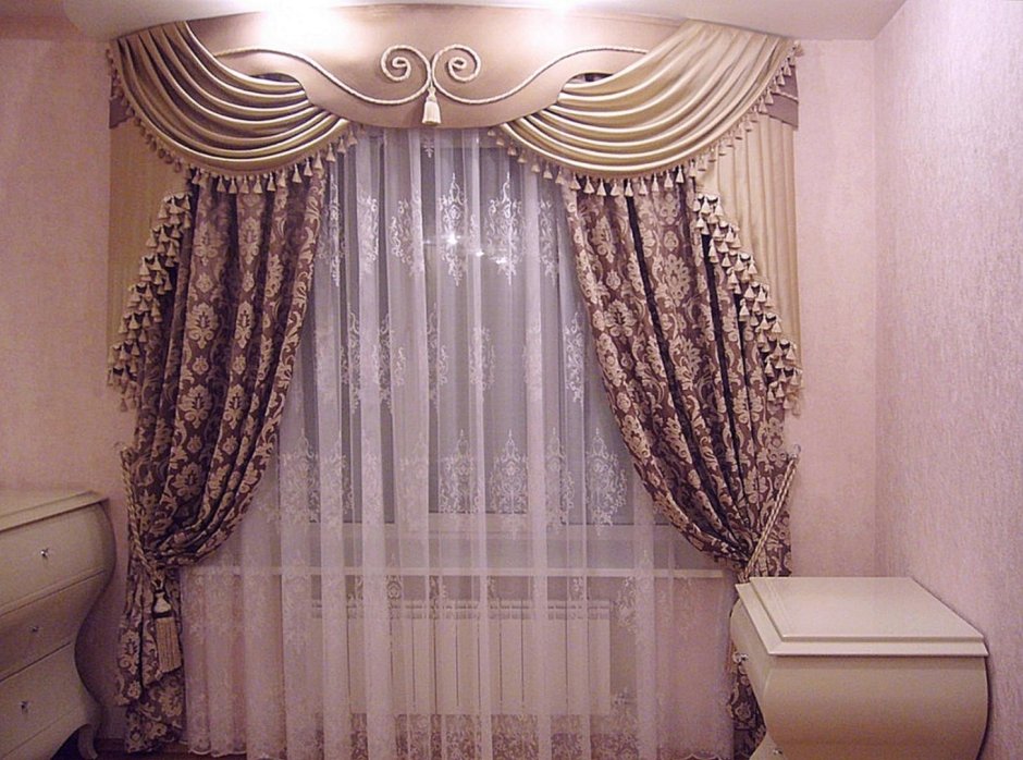 Жесткий ламбрекен