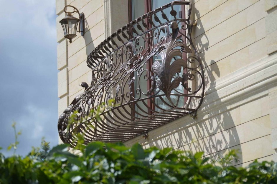Декор балконов из металла