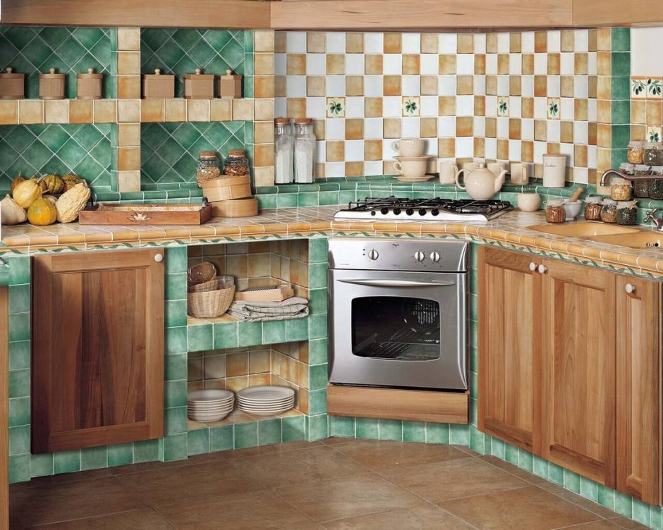 Кухня отделанная плиткой