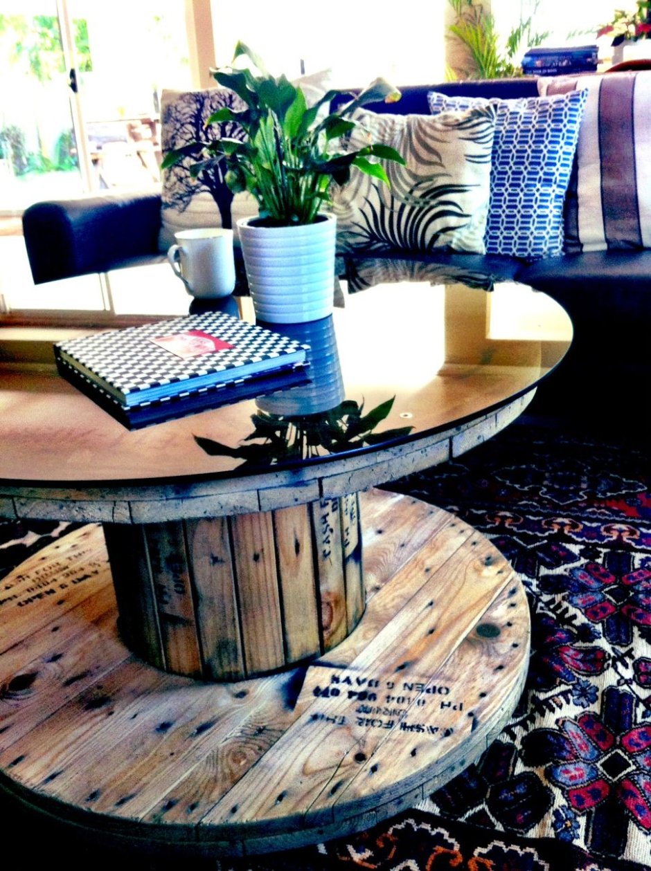 Мебель из деревянных катушек