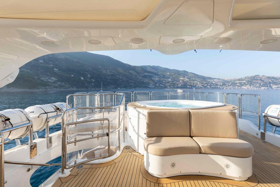 Яхта Benetti Classic