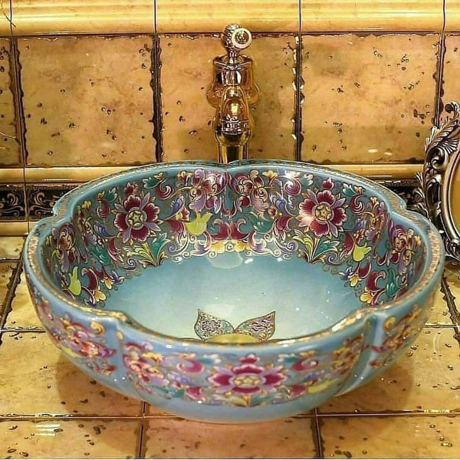 Раковина из фаянса