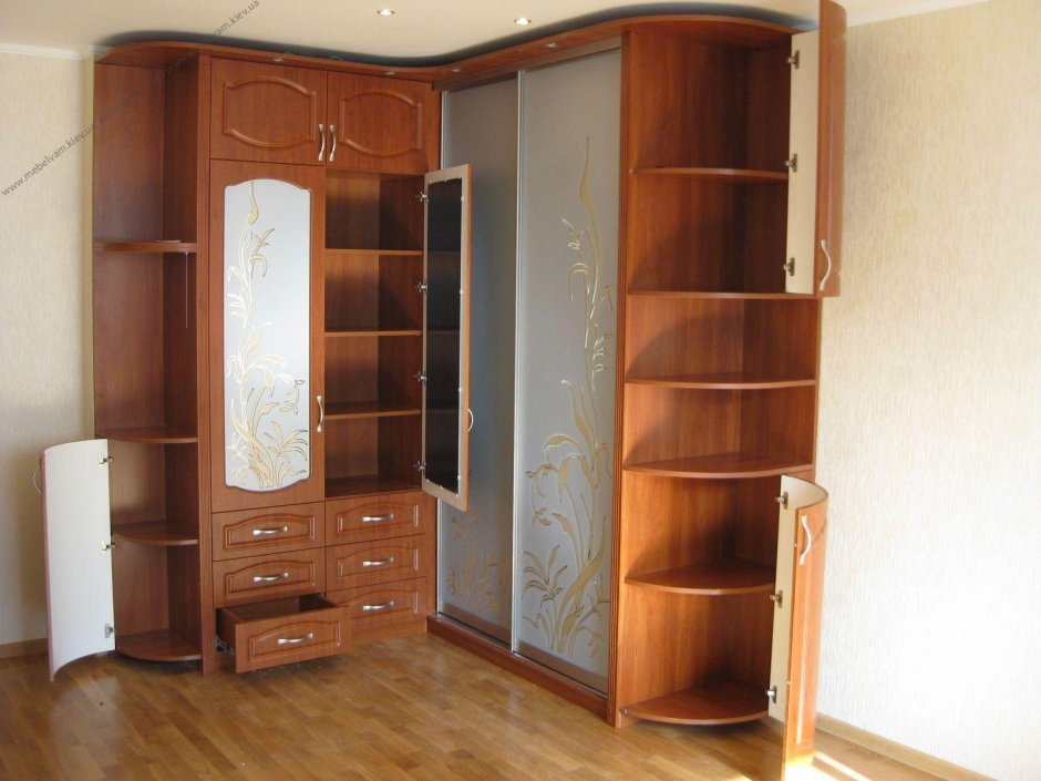 Стенки с угловым шкафом в комнату