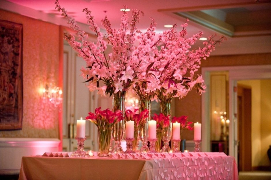 Декор зала в розовом цвете