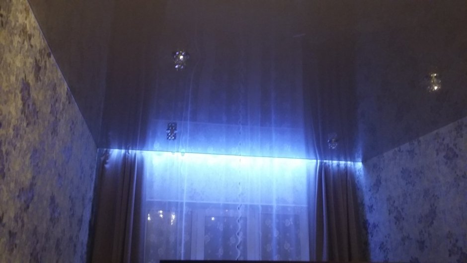Гардина с подсветкой на натяжном потолке
